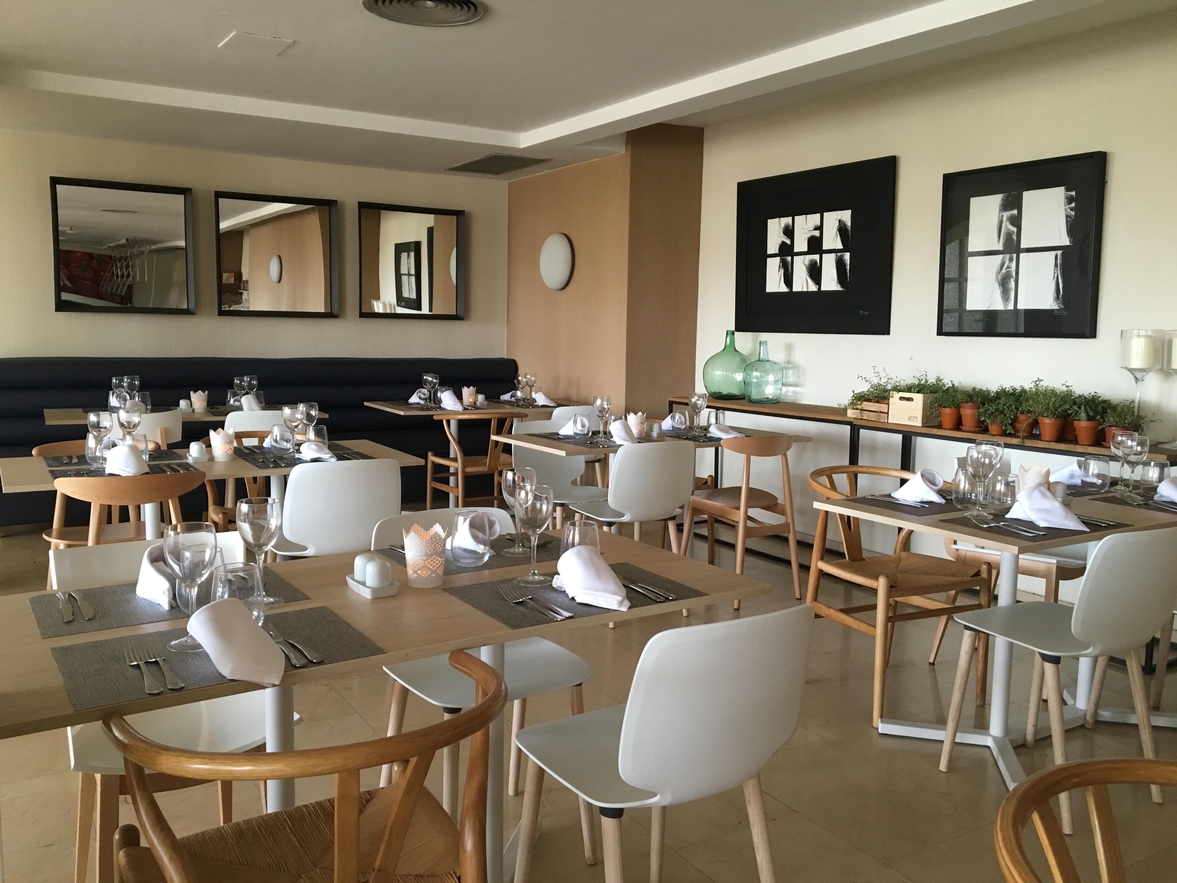 Hotel Tres Torres Santa Eularia des Riu Luaran gambar