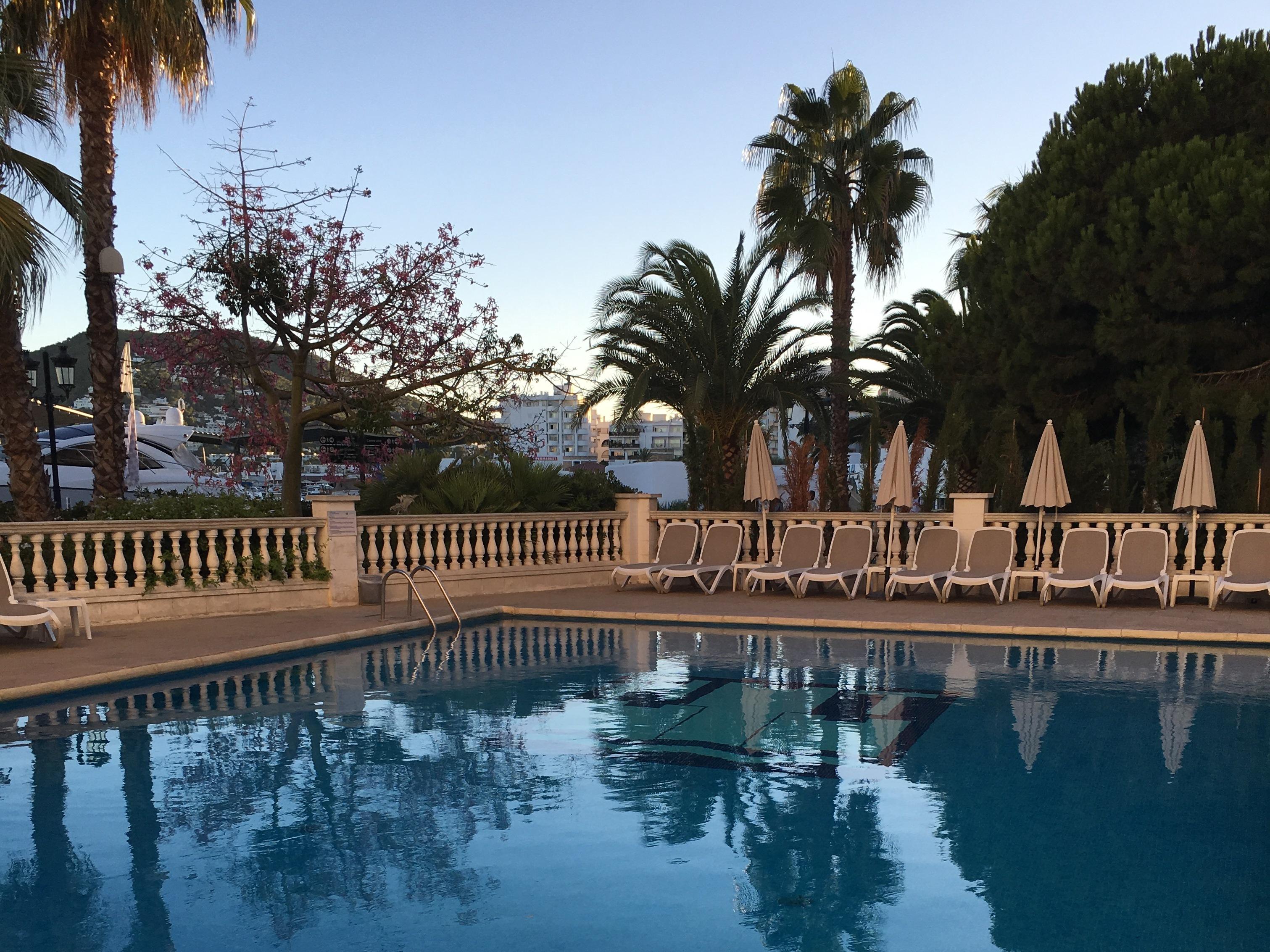 Hotel Tres Torres Santa Eularia des Riu Luaran gambar
