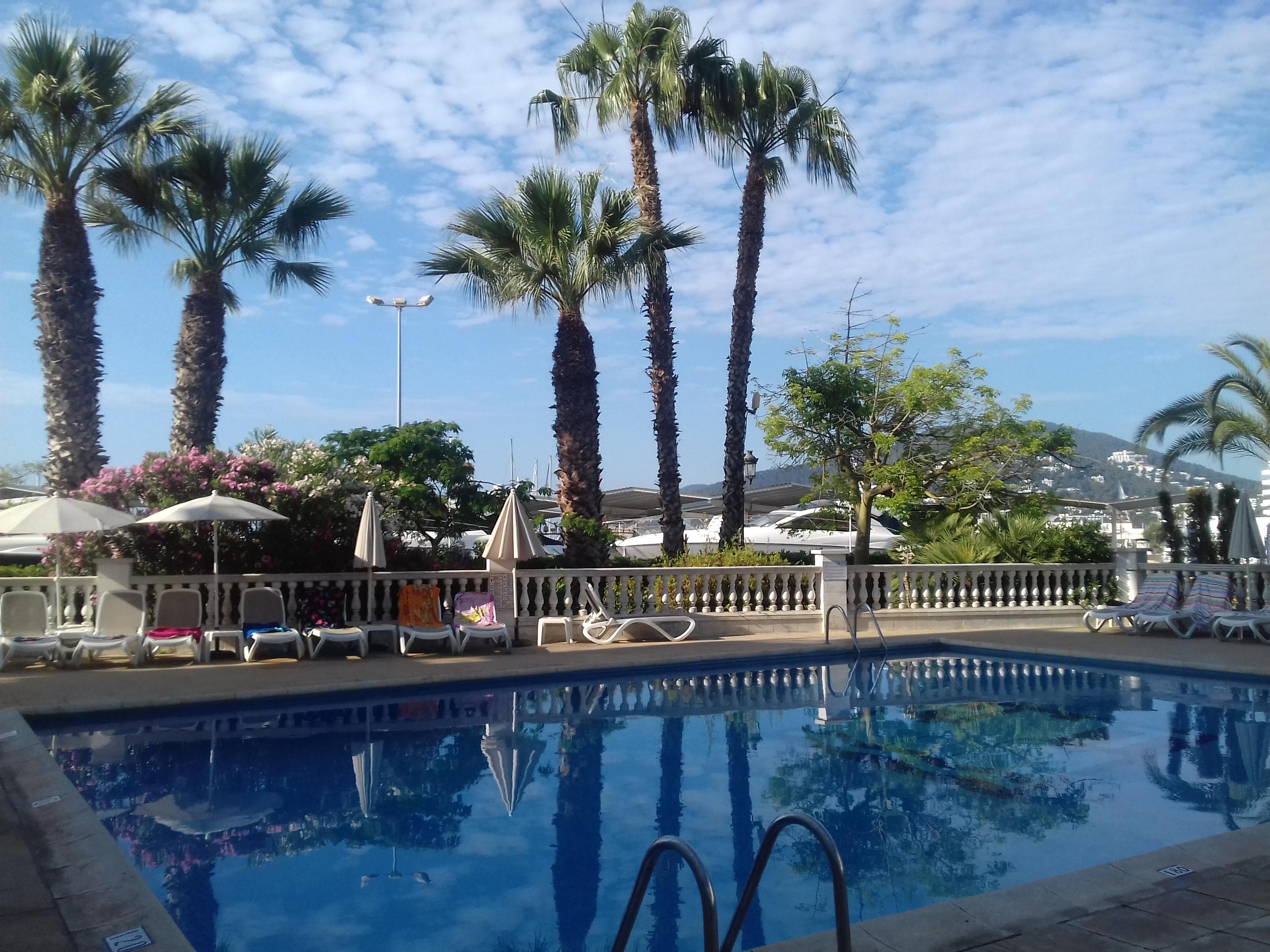 Hotel Tres Torres Santa Eularia des Riu Luaran gambar
