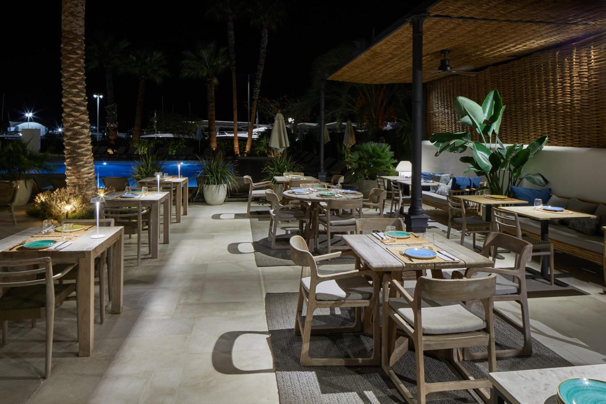 Hotel Tres Torres Santa Eularia des Riu Luaran gambar