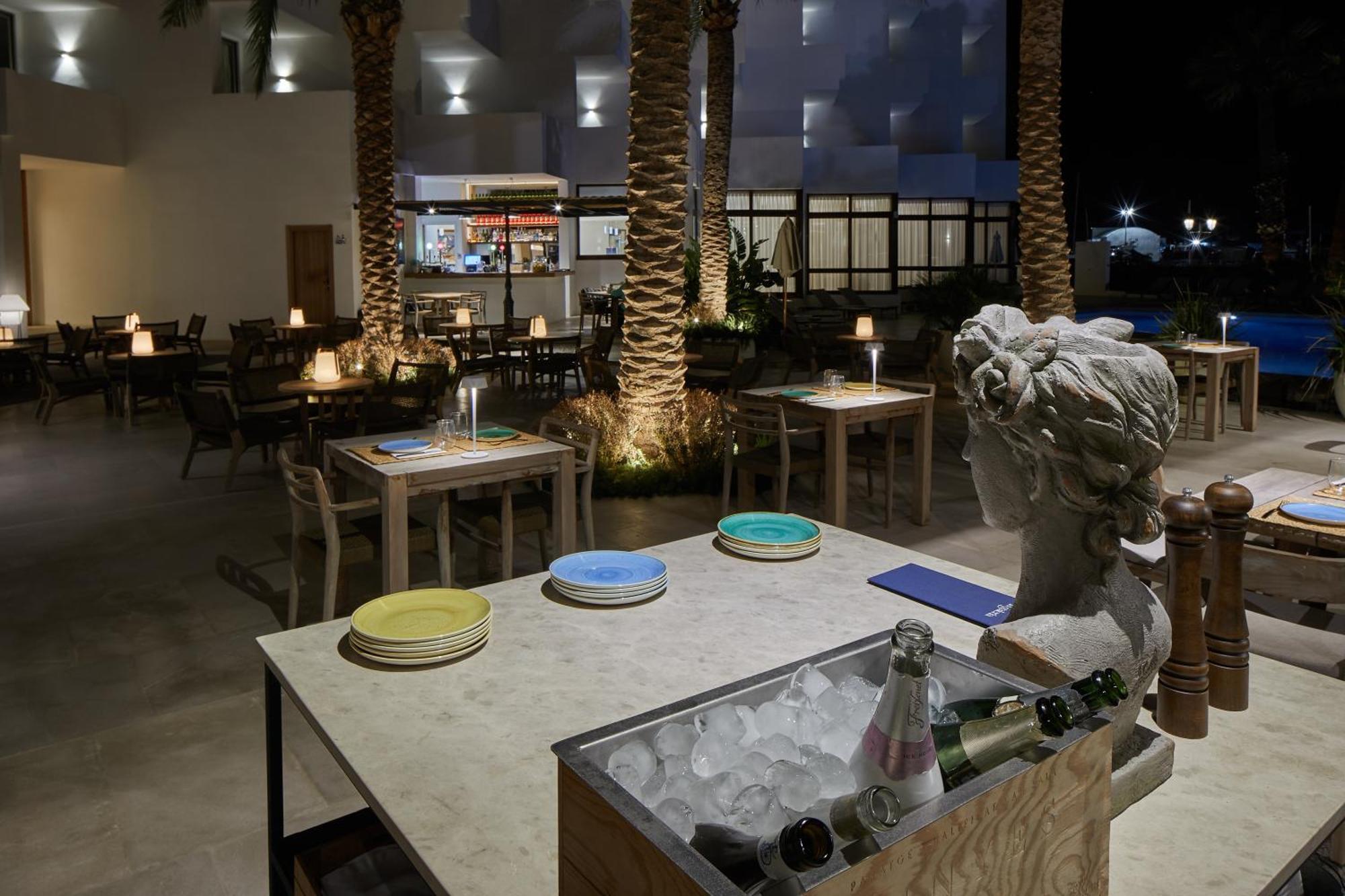 Hotel Tres Torres Santa Eularia des Riu Luaran gambar