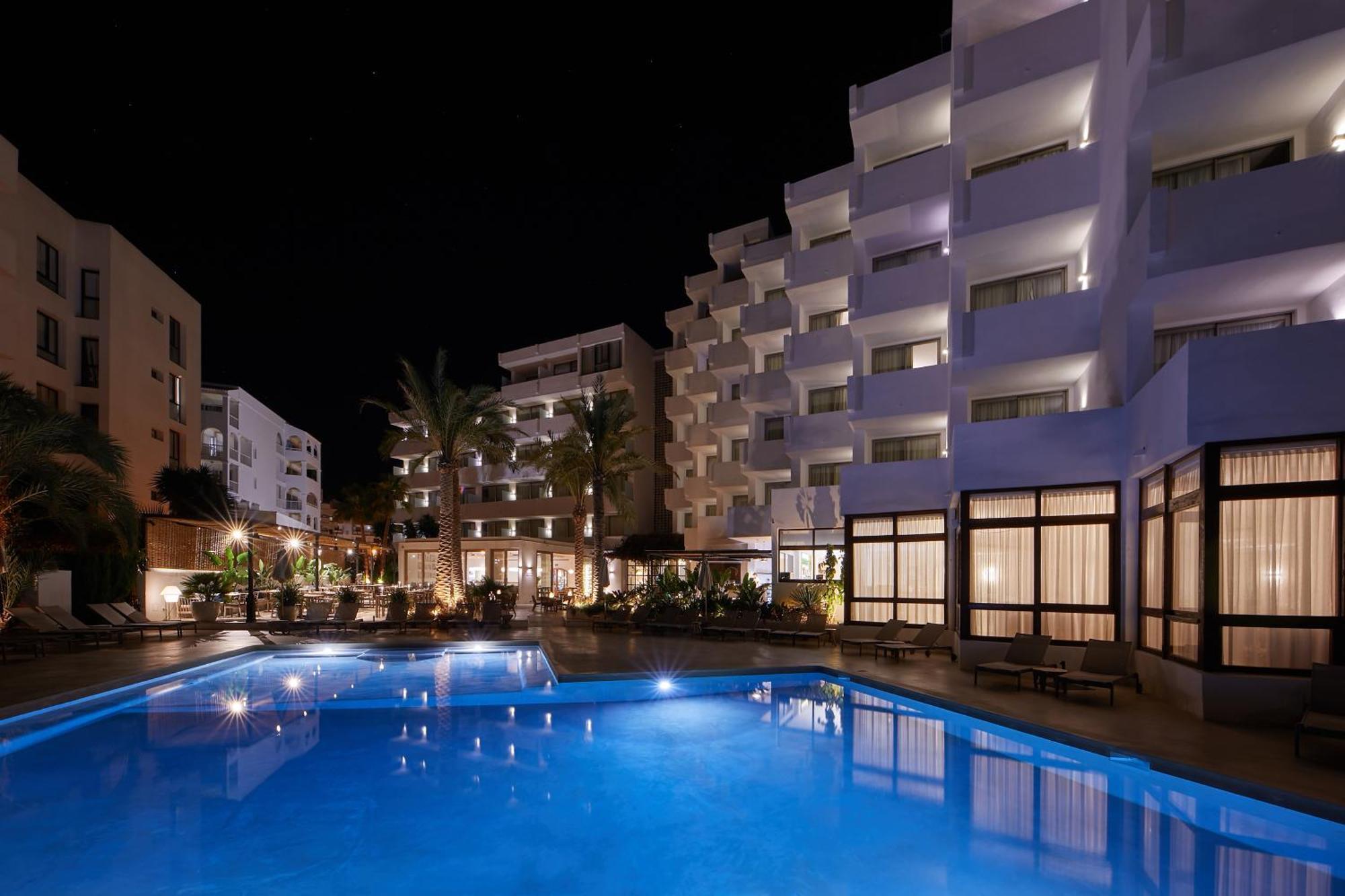 Hotel Tres Torres Santa Eularia des Riu Luaran gambar