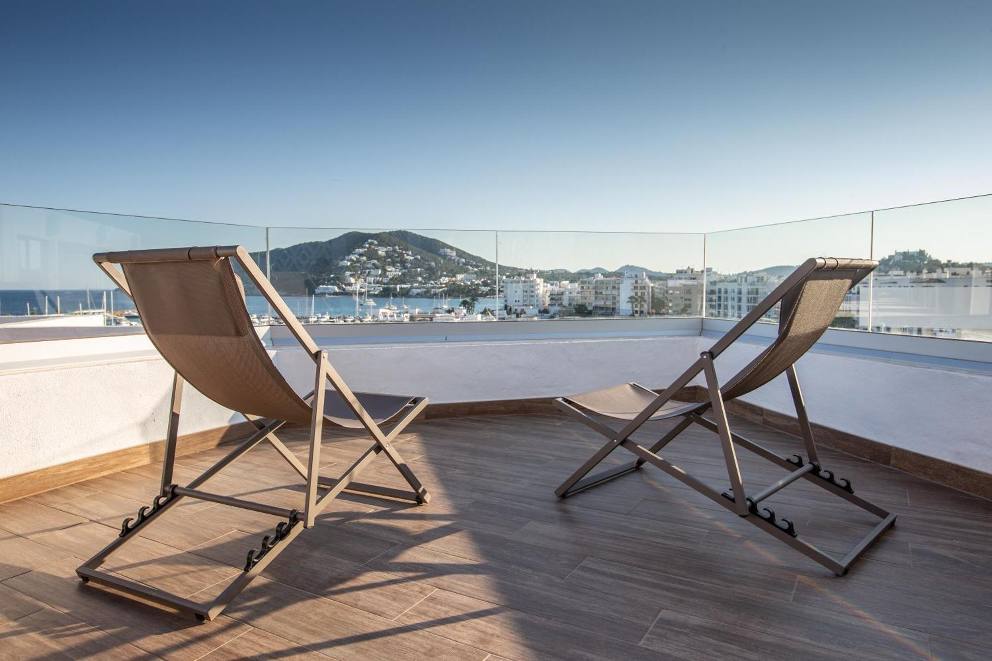 Hotel Tres Torres Santa Eularia des Riu Luaran gambar