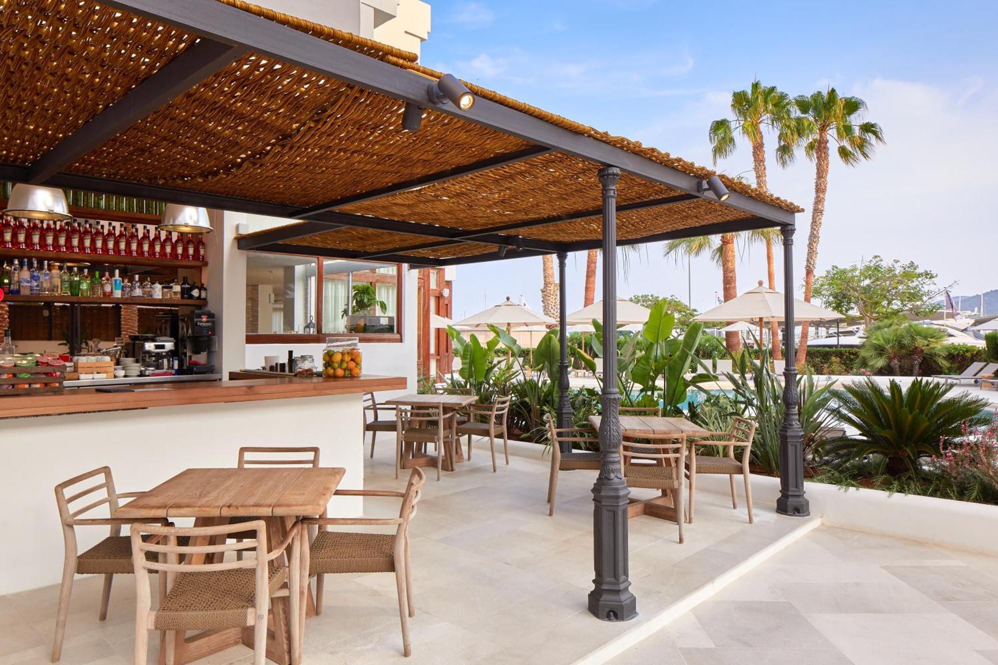 Hotel Tres Torres Santa Eularia des Riu Luaran gambar