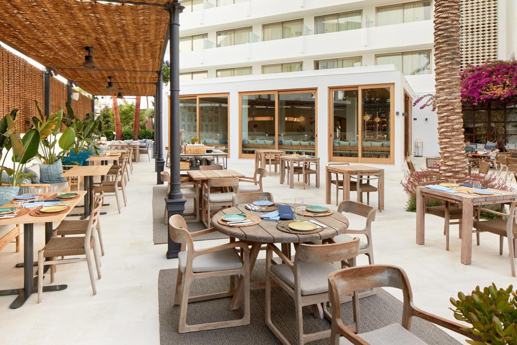 Hotel Tres Torres Santa Eularia des Riu Luaran gambar