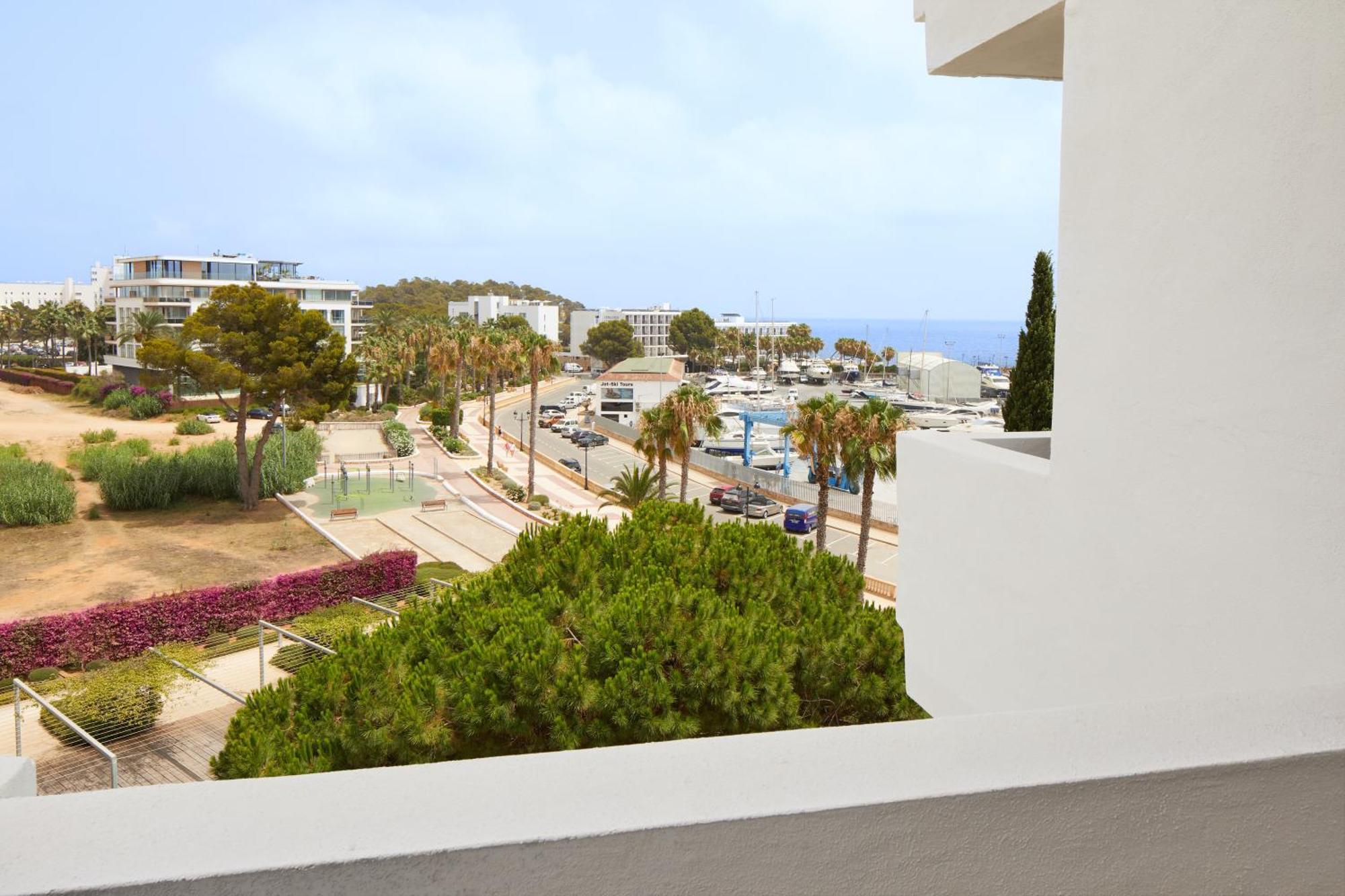Hotel Tres Torres Santa Eularia des Riu Luaran gambar
