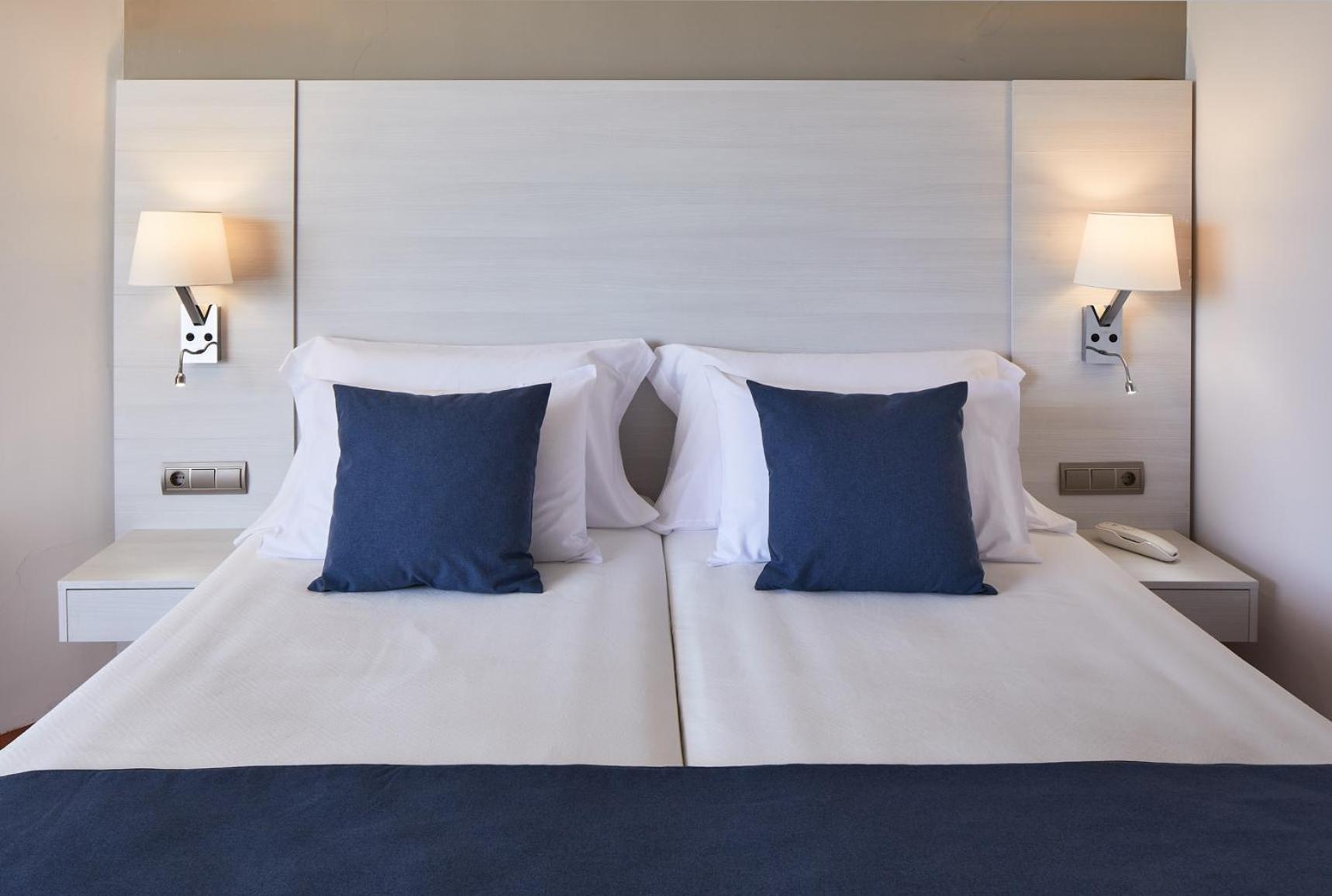 Hotel Tres Torres Santa Eularia des Riu Luaran gambar