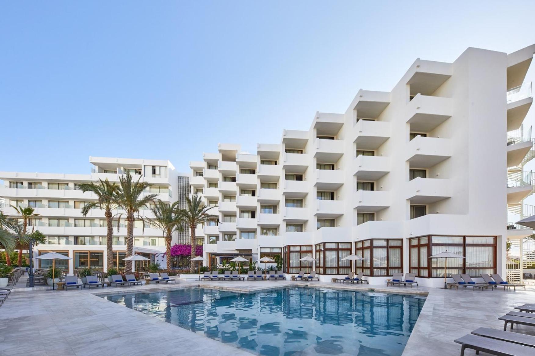 Hotel Tres Torres Santa Eularia des Riu Luaran gambar