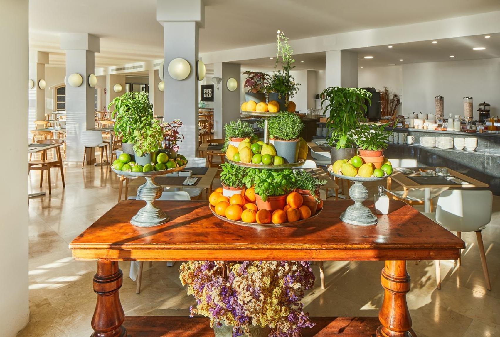 Hotel Tres Torres Santa Eularia des Riu Luaran gambar