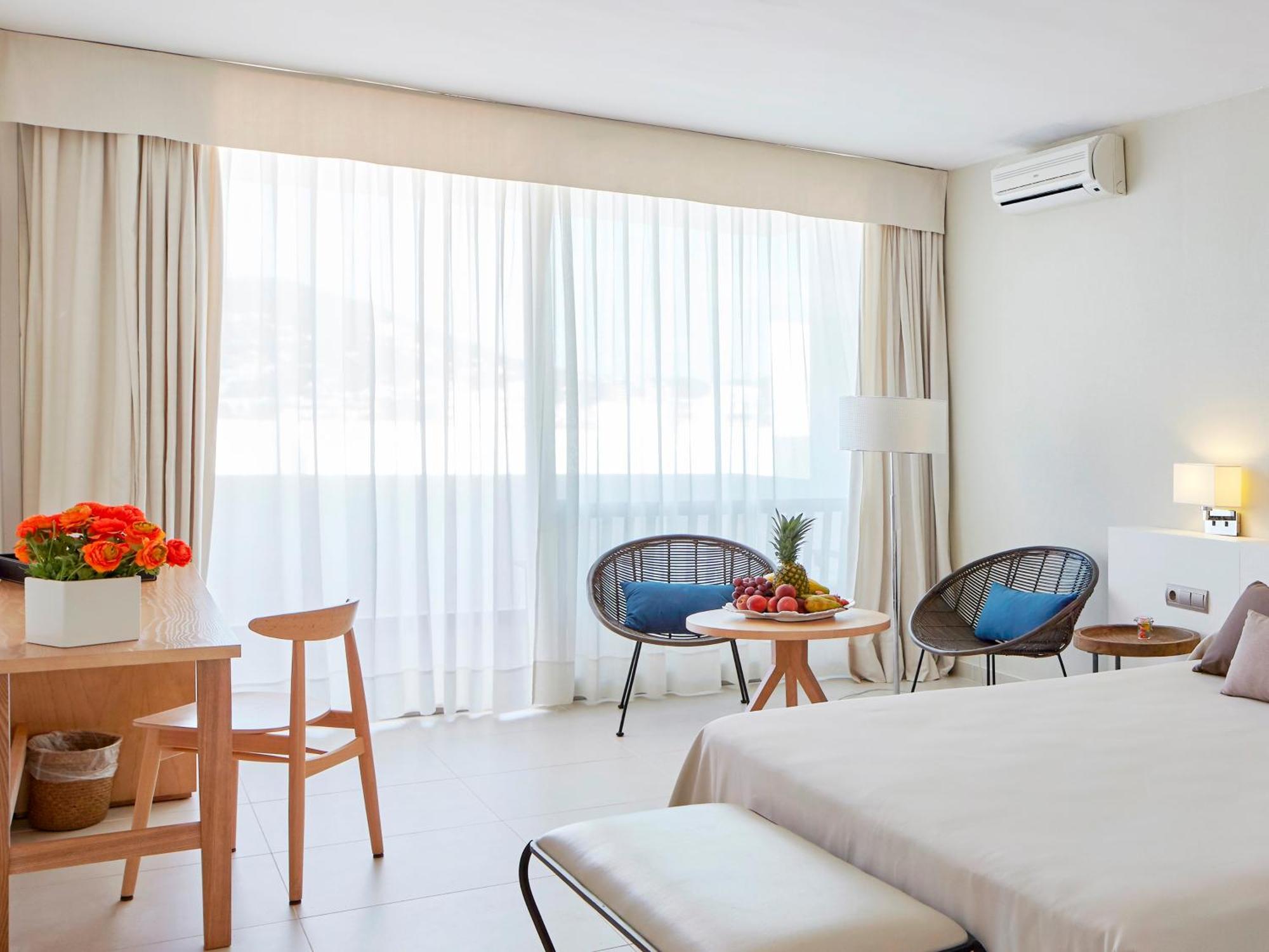 Hotel Tres Torres Santa Eularia des Riu Bilik gambar