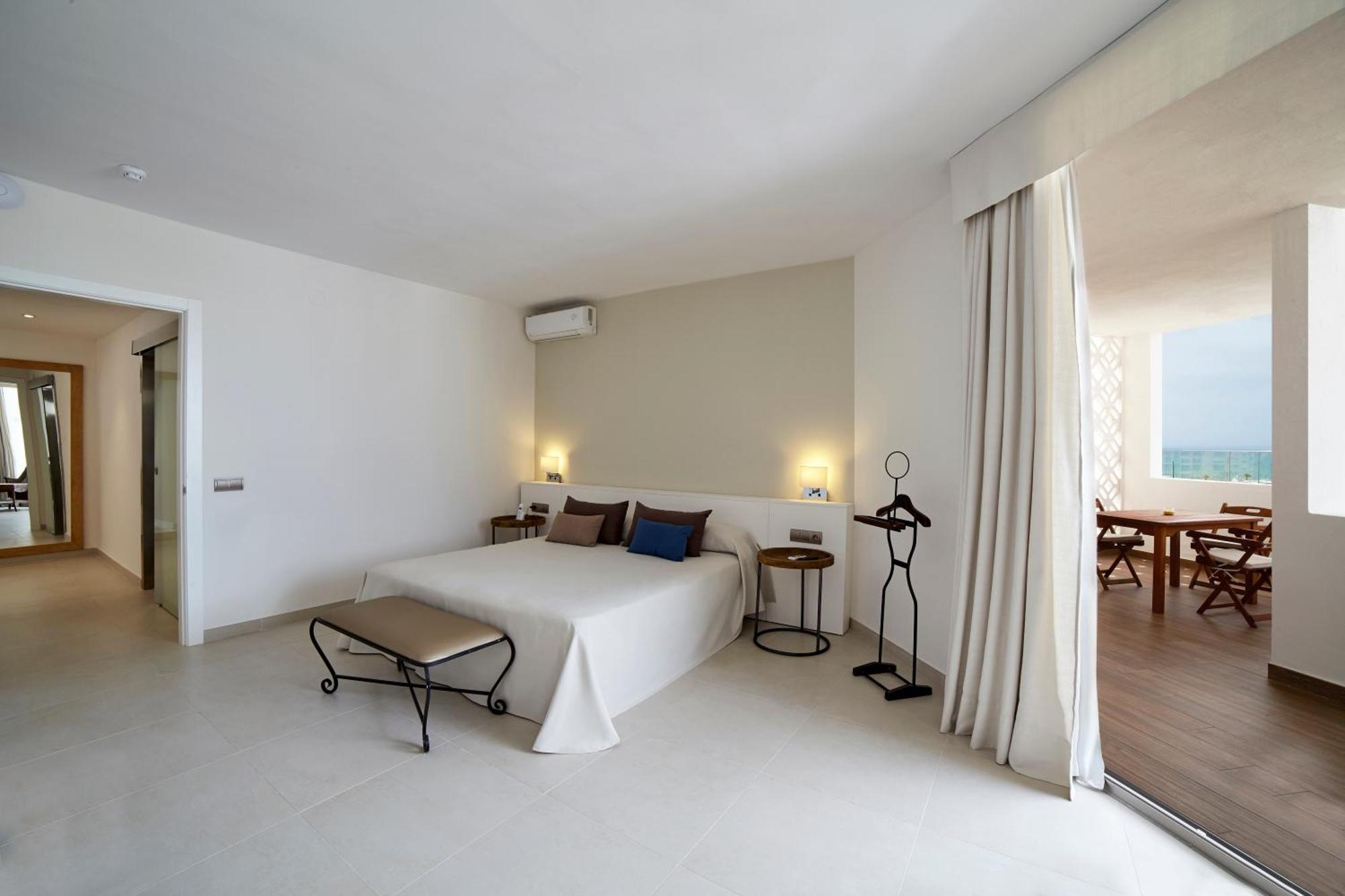Hotel Tres Torres Santa Eularia des Riu Bilik gambar